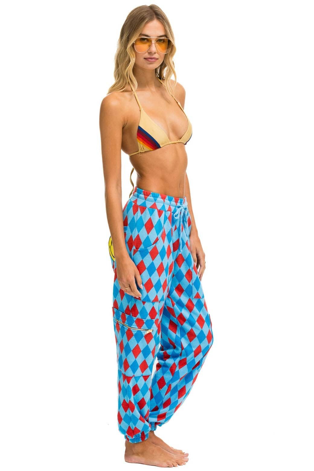 DIAMOND REPEAT SMILEY 2 EMBROIDERY CARGO COLOR BLOCK SWEATPANTS - SKY - Image 5